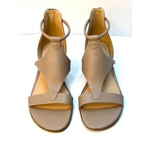 Journee Collection Women's Trayle Wedge Sandals Taupe Size 7.5M NWT and BOX